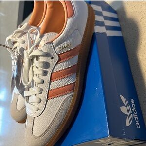 NWT addidas samba women’s size 8